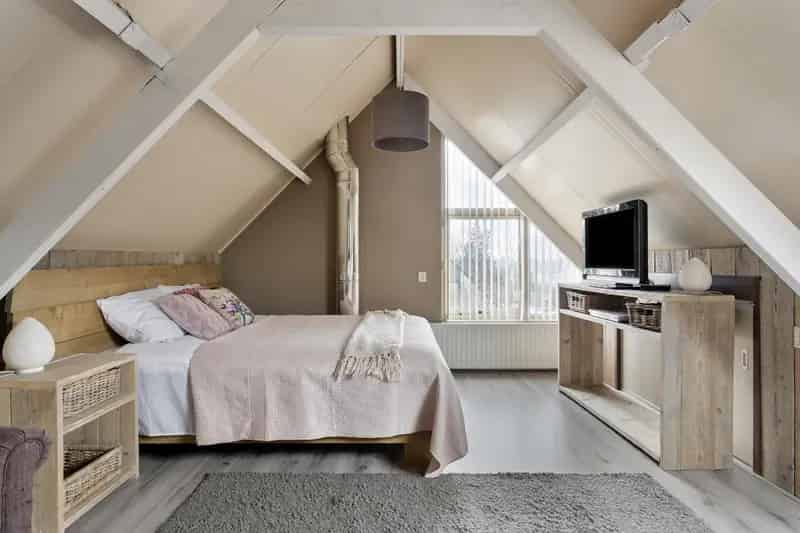 Imkerberg 3: 5 Slaapkamers, Riante Tuin & Garage