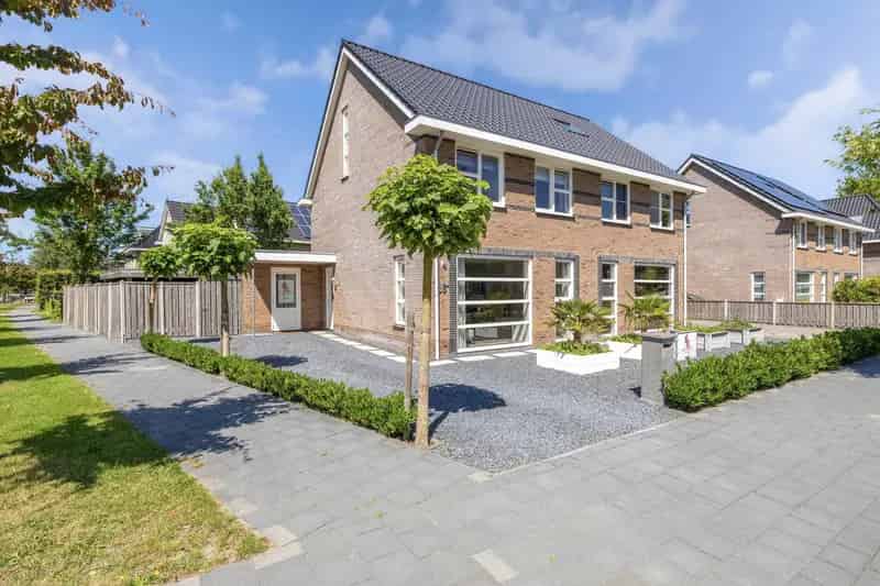 2-onder-1-kapwoning Emmelhage Ruime tuin Werkruimte Jacuzzi