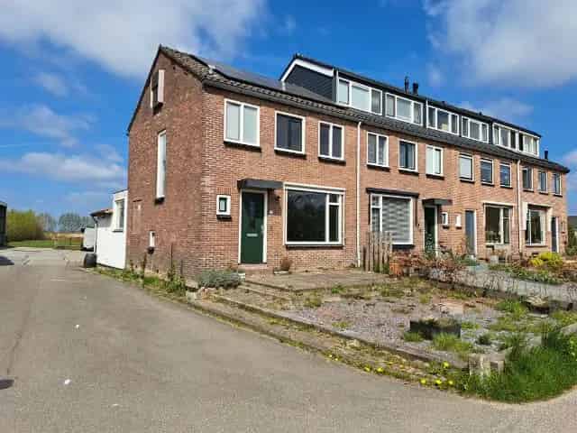Hoekwoning Diemerbroek 21 Ruime woning met vrij uitzicht