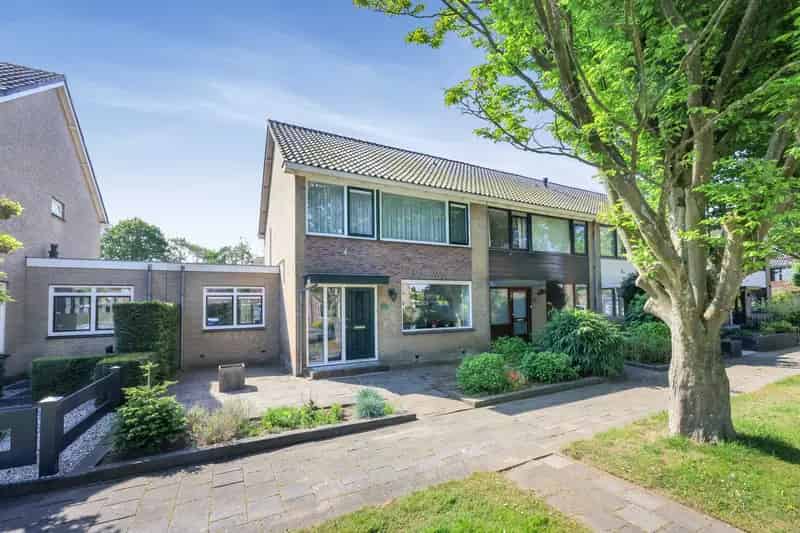 Huis te koop: Burgemeester Vijlbriefstraat 10 1551 TK Westzaan 