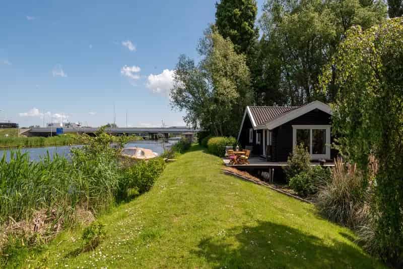 Huis te koop: Ruime Noorse villa met ligplaats en sauna