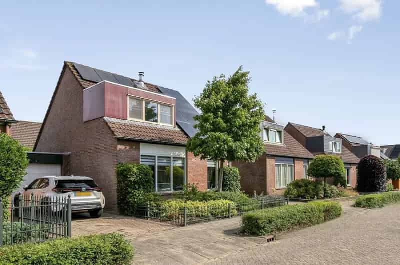 Huis te koop Etten Leur 3 slaapkamers moderne keuken tuin garage
