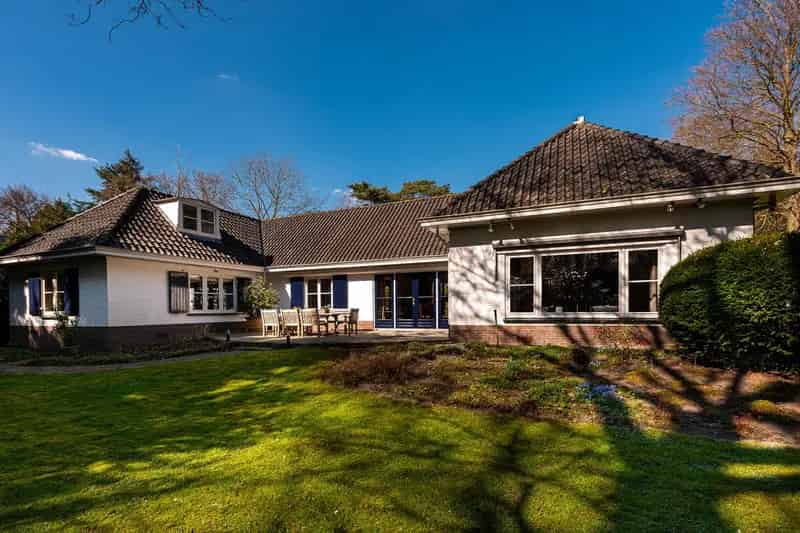 Luxe villa te Driebergen 5 slaapkamers 3 badkamers grote tuin