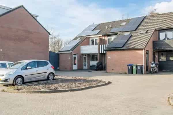 Ruime Hoekwoning 4 Slaapkamers Nabij Strand