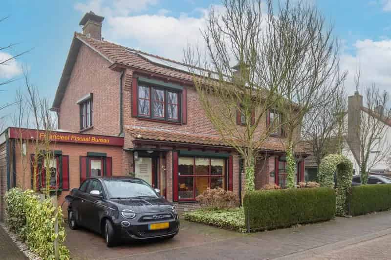 Huis te koop Leusden: Vrijstaande villa met Engelse stijl en moderne gemakken