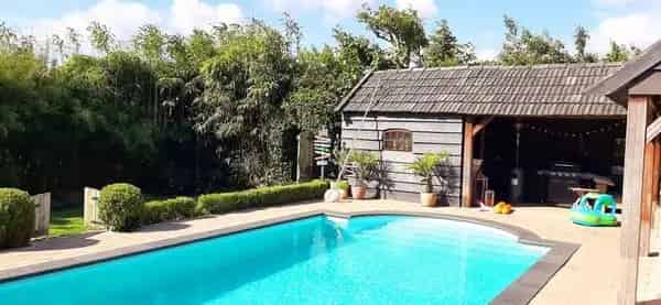 Boerderij met zwembad en sauna te Made
