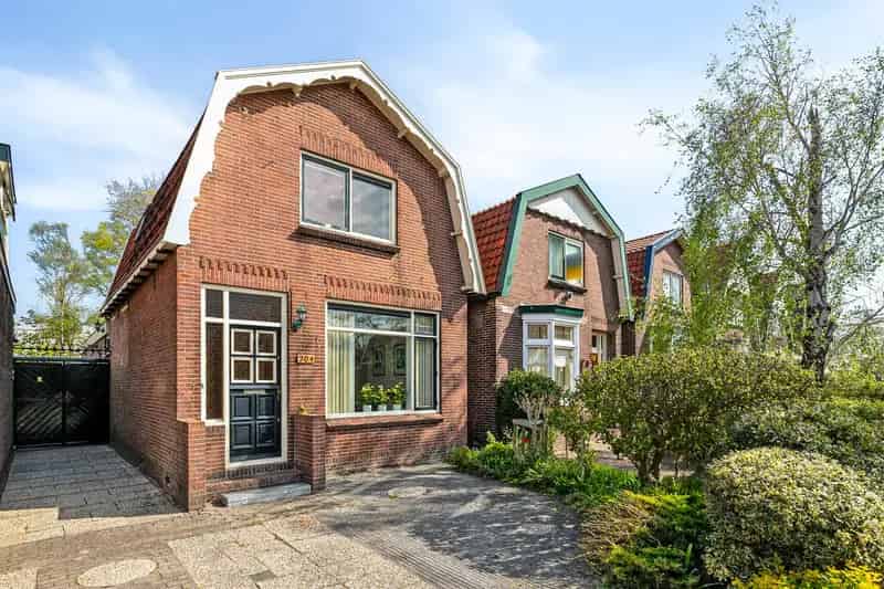Huis te koop Zandweg Wormer Ruime woning met schuur