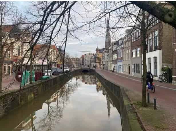 Winkel Leeuwarden te Koop: Winkelruimte & Bovenwoning 8 Kamers