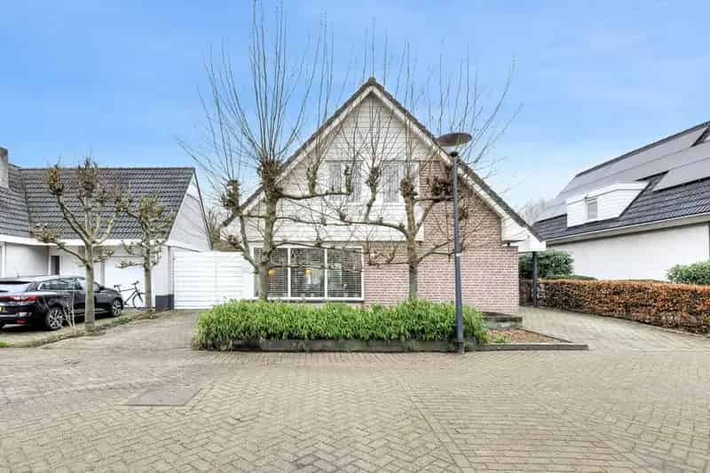 5 Slaapkamers Huis Te Koop Oosterhout Grote Tuin Uitstekende Isolatie
