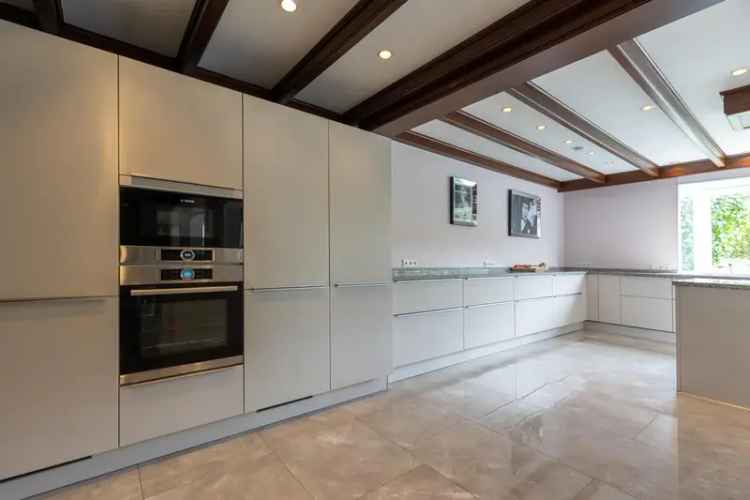 Luxe Landhuis met 5 slaapkamers en Sauna nabij Stadspark Sittard
