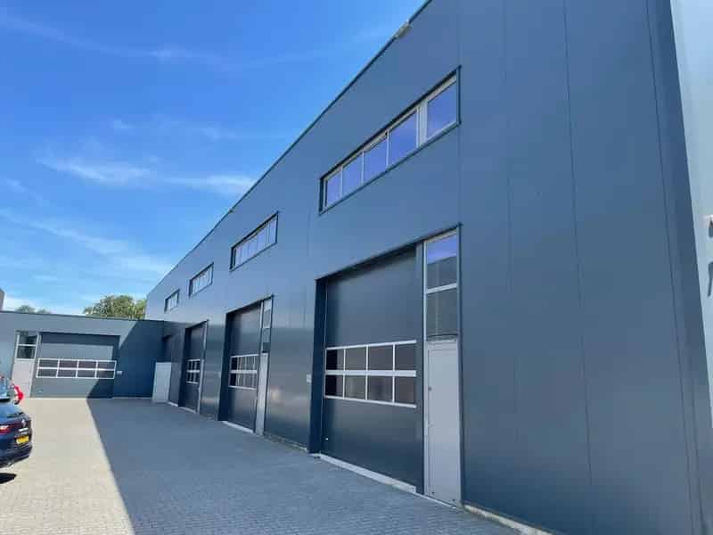 Bedrijfshal te huur Mill 325m² -  Geschikt voor diverse bedrijven