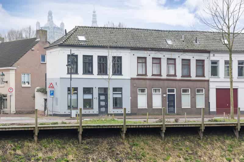 Huis te koop Den Bosch Zuid Willemsvaart: Trendy gerenoveerde hoekwoning
