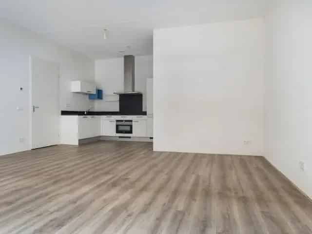 3 Kamer Flatwoning Amsterdam Zuidas  Per 1 Juni 2025