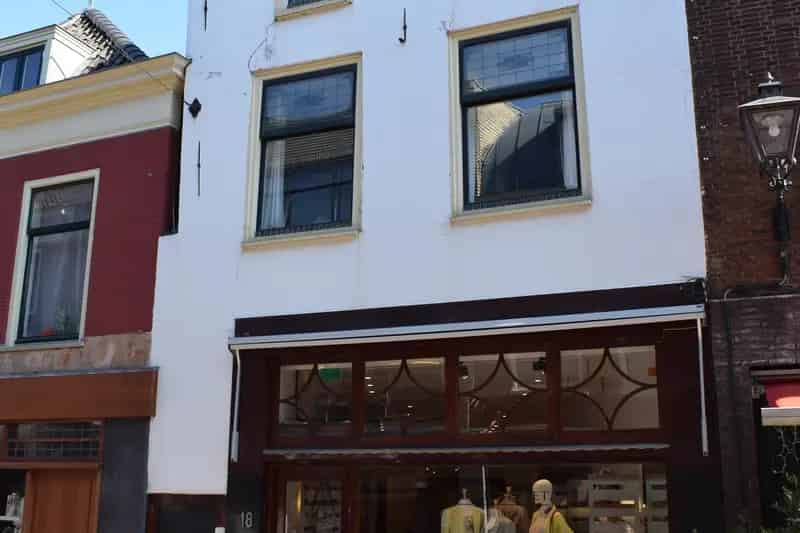 Winkel Leiden Centrum: Luxe Winkel met Appartement te Koop