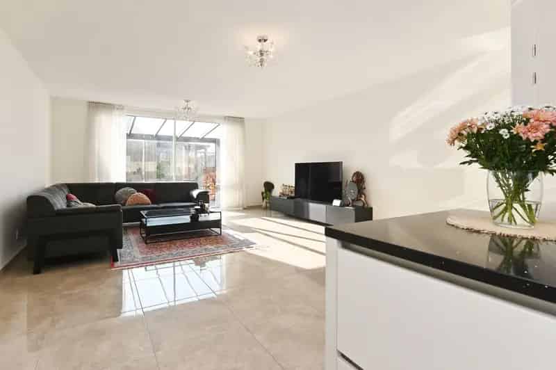 Huis te koop: 5 Slaapkamers, Royale Woning, Moderne Keuken
