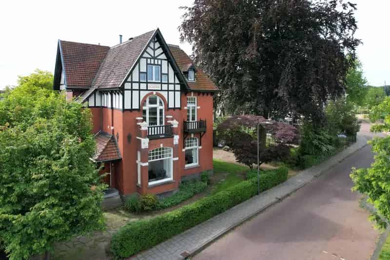 Huis te koop Dieren: Monumentale Villa met 7 slaapkamers en grote tuin