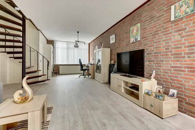 Hoekwoning Sint Anna Nabij Centrum Ruime Berging