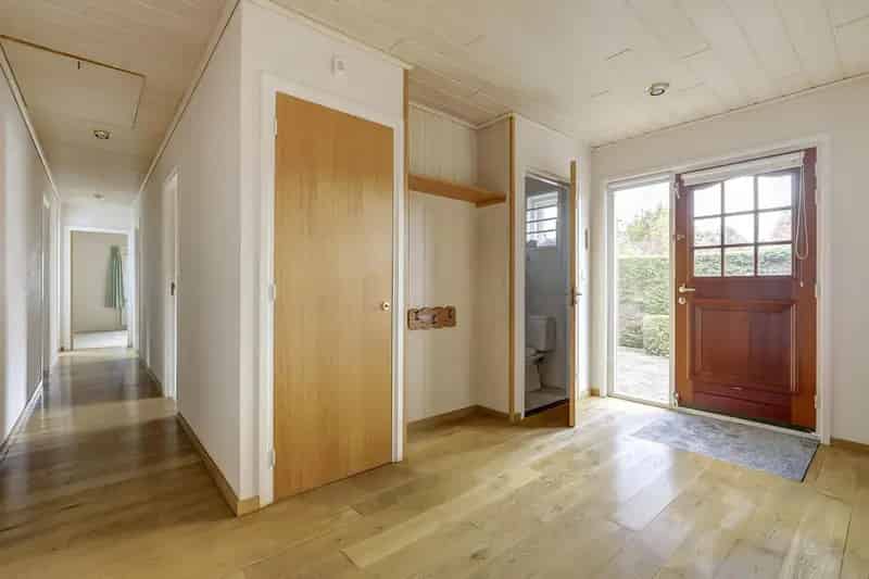 Vrijstaande Bungalow Zierikzee: Ruime Tuin Garage Gelijkvloers Wonen