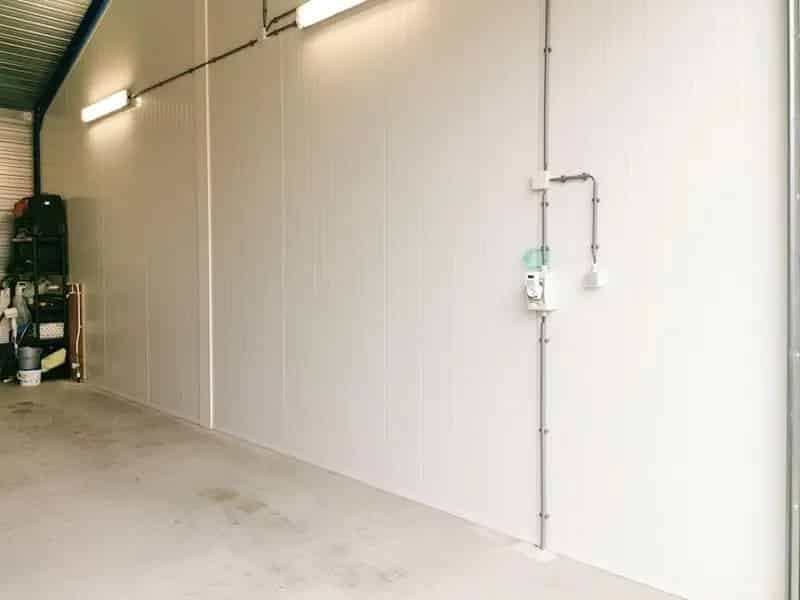 Bedrijfsunit Heerenveen: Ruime Opslag met Overheaddeur