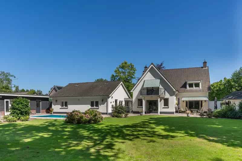 Luxe Villa te Koop in Gemonde met Zwembad en Ruime Tuin