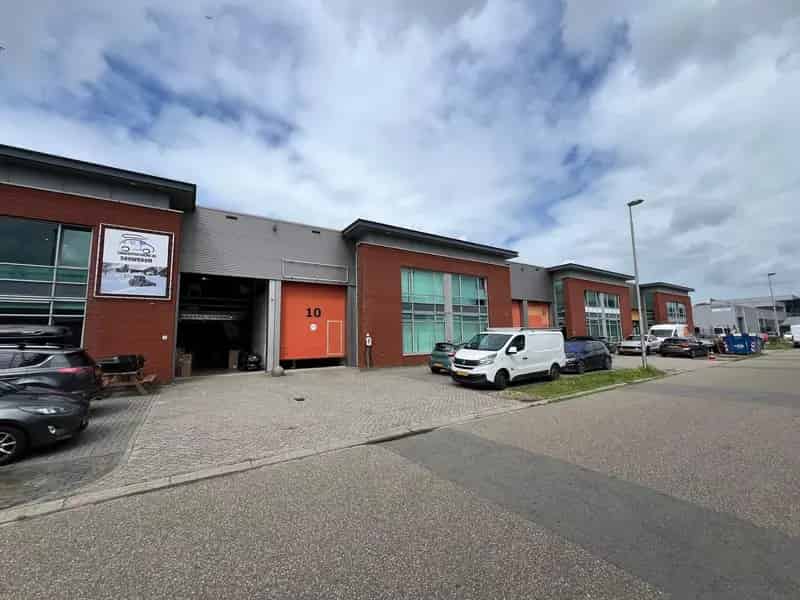 Bedrijfshal Barendrecht te huur: 238m2, Entresol, Kantoor