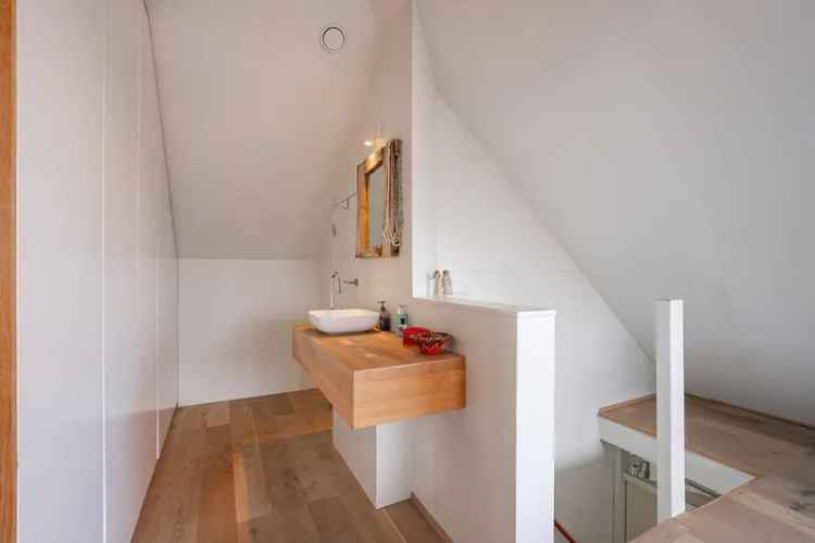 Ruime 5 Slaapkamers 2-onder-1-kapwoning te Amby Maastricht