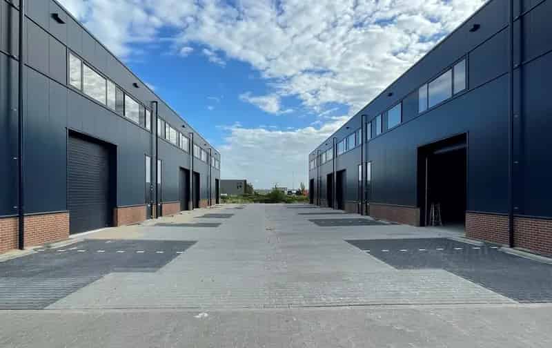 Bedrijfsunit te huur Amstelveen 214m2 begane grond 120m2 kantoor