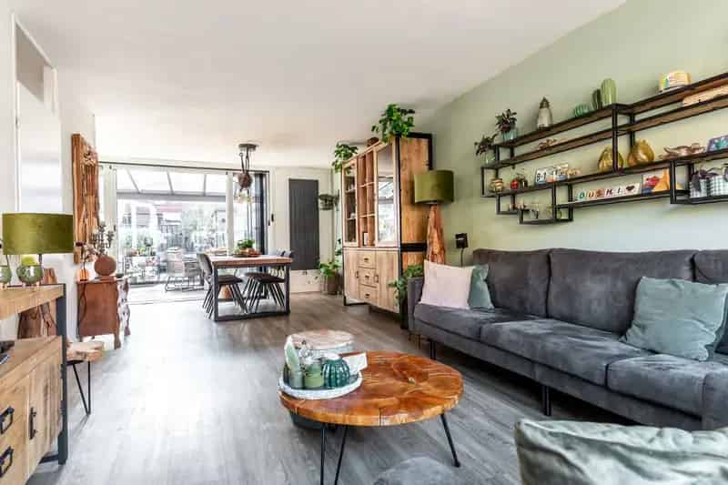 Huis te koop Almere: Ruime hoekwoning met serre en 3 slaapkamers