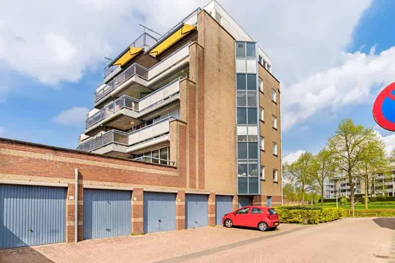 Appartement te koop Velserbroek: 107m2, tuin, garage, gelijkvloers