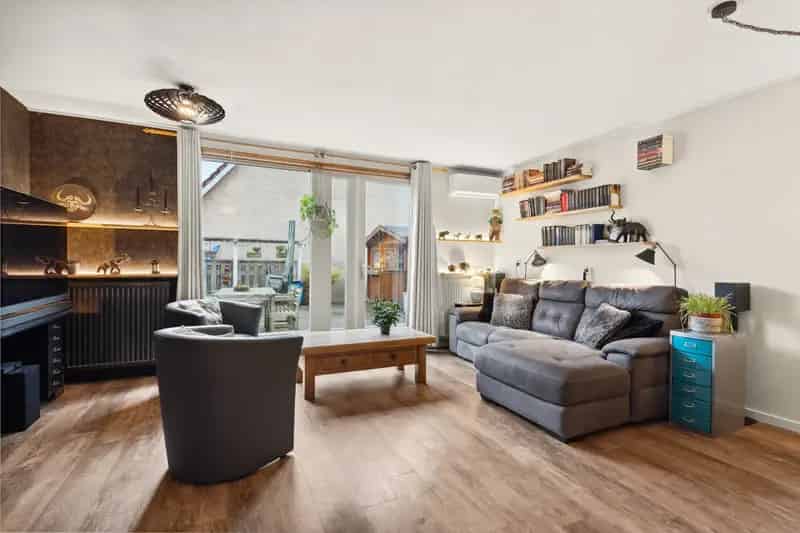 Hoekwoning Almere Kruidenwijk  Garage Zonnepanelen Moderne Badkamer