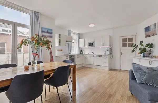 Dubbele Bovenwoning Overschie 2 slaapkamers Dakterras 40m2