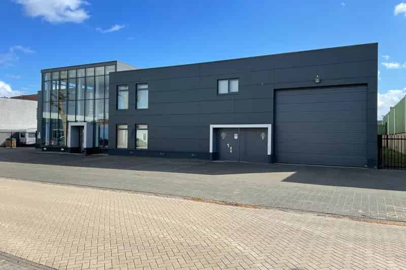 Bedrijfshal te huur Waalre 700m² Kantoorruimte A2 A67