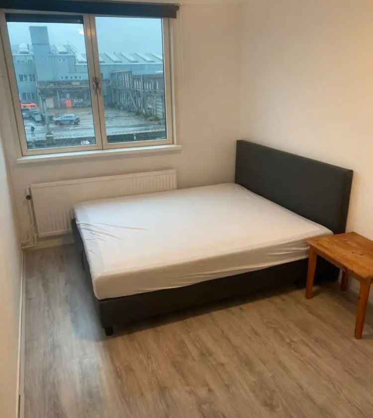 Kamer te Huur Nabij Winkels en Scholen