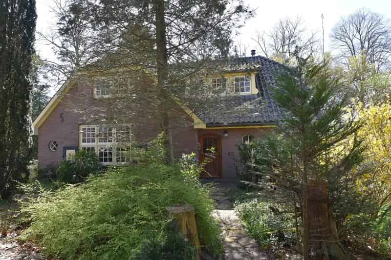 Huis te koop Epe: Karakteristiek vrijstaand woonhuis met garage