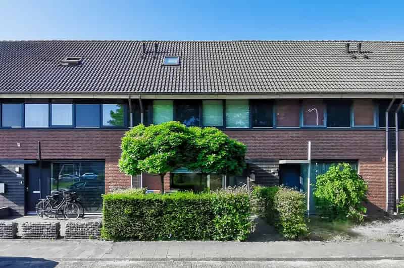 Huis te koop Tilburg Mosselhoekplein: Ruime 4 slaapkamer woning