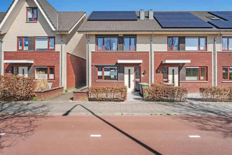 Ruime Eindwoning 132m2 Eigen Grond Moderne Keuken Badkamer Zonnepanelen