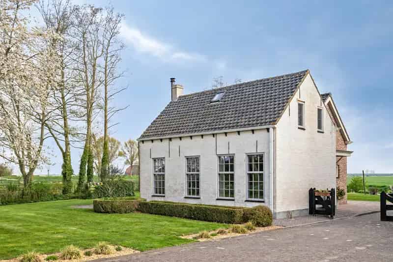 Gerenoveerde woning met schuur en weide in Biervliet