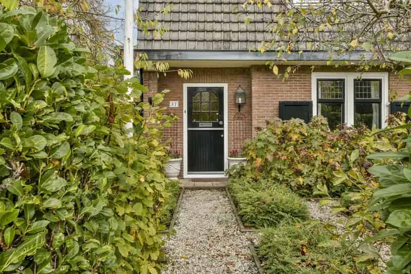 Twee Onder Een Kap Woning Huizen Ruime Tuin Gerenoveerd