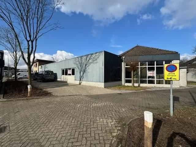 Bedrijfshal te Huur Best 345m2 Kantoor en Bedrijfsruimte A2 A58