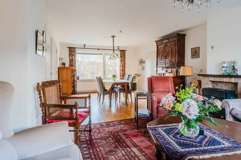 Semi-bungalow te koop: 6 slaapkamers, 2 badkamers, geschikt voor mindervaliden