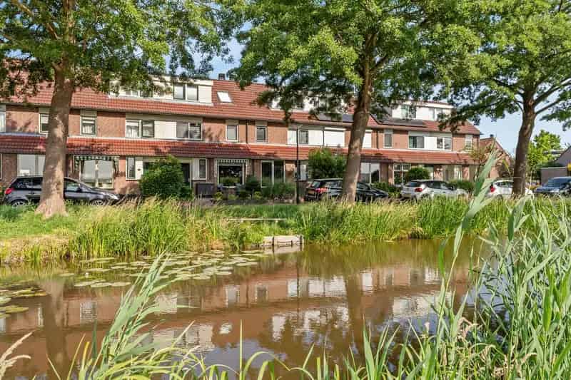 Ruime gezinswoning te Mijdrecht met 4 slaapkamers en diepe tuin