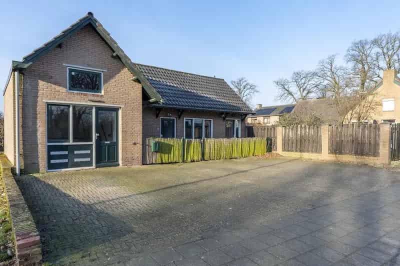 Bedrijfsruimte te huur Born 65m2 5 parkeerplaatsen