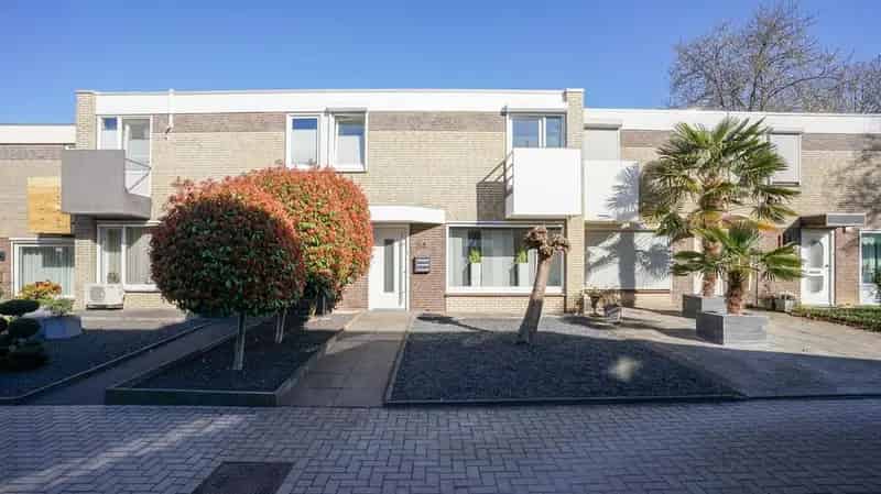 Goed onderhouden tussenwoning 4 slaapkamers garage tuin