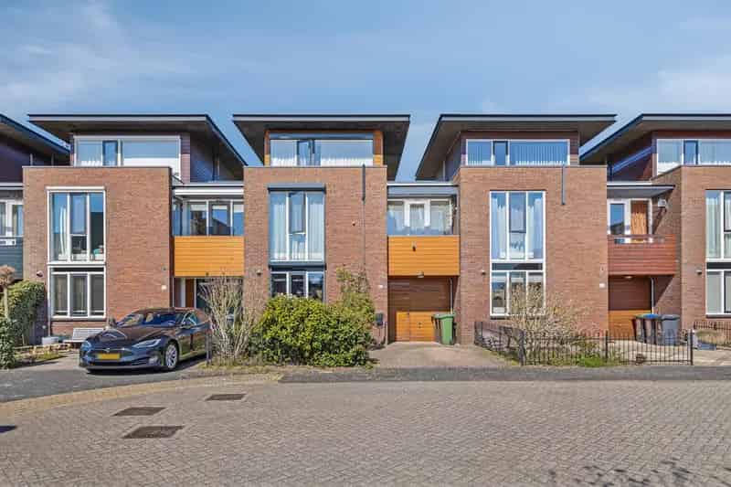 Huis te koop Zaandam: Luxe villa aan het water met 3 slaapkamers en energielabel A