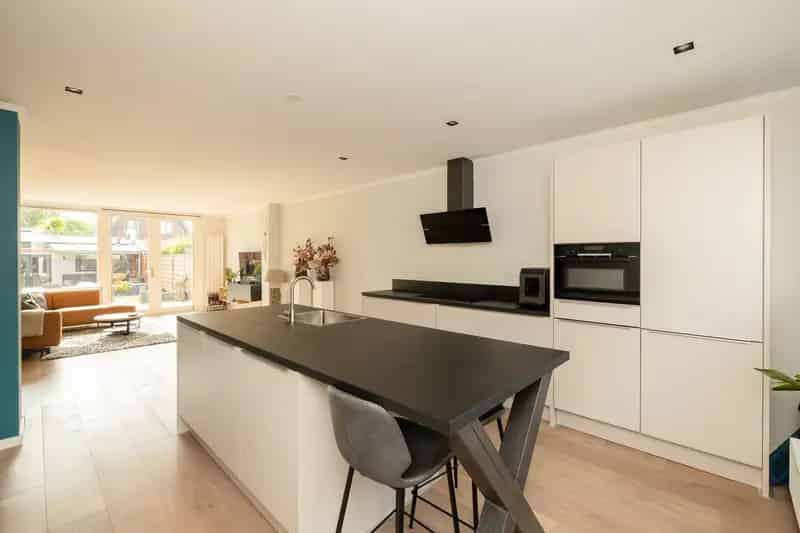 Huis te koop Monster: Ruime tussenwoning met 3 slaapkamers en energielabel A
