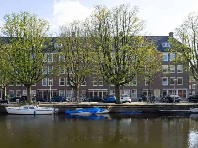 Amsterdam appartement te koop: 2 slaapkamers, balkon, vrij uitzicht