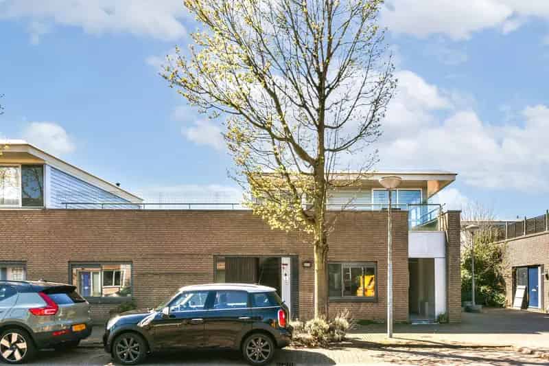 Huis te koop Nieuw Sloten: Royale hoekwoning met dakterras
