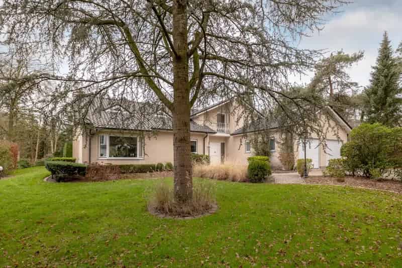 Luxe Villa met Binnenzwembad te Meersel-Dreef