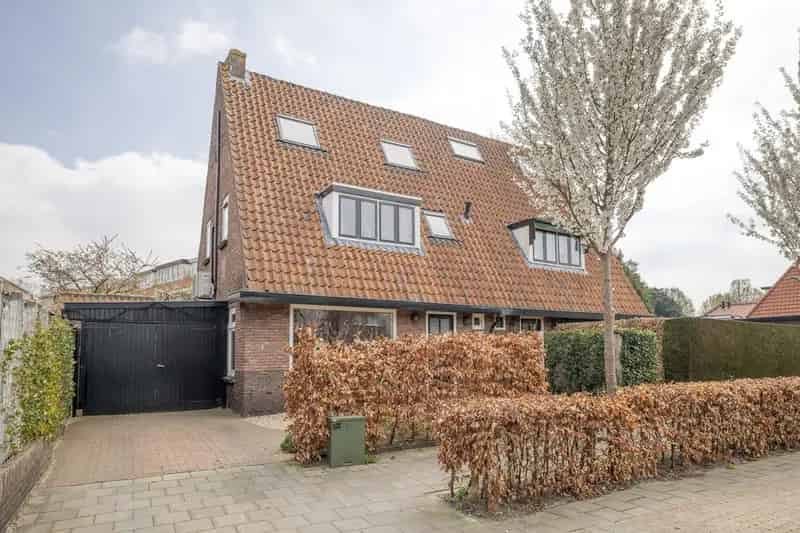 2-onder-1-kapwoning Hilversum-Zuid: Ruime woning met garage en tuin