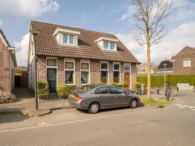 Twee Onder Een Kapwoning Enschede Ruime Tuin Garagebox Modernisering